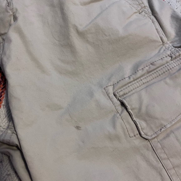 American Eagle cargos - Picture 5 of 5